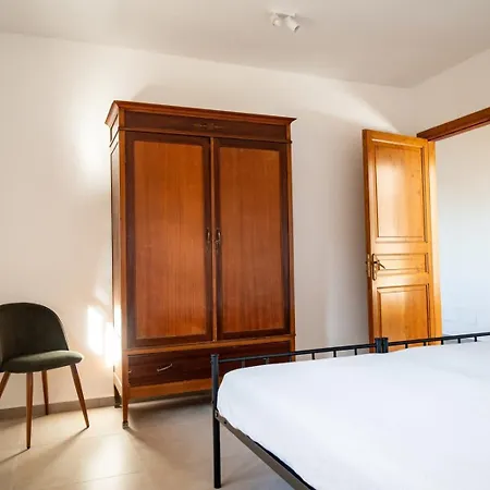 Flaccomio شقة